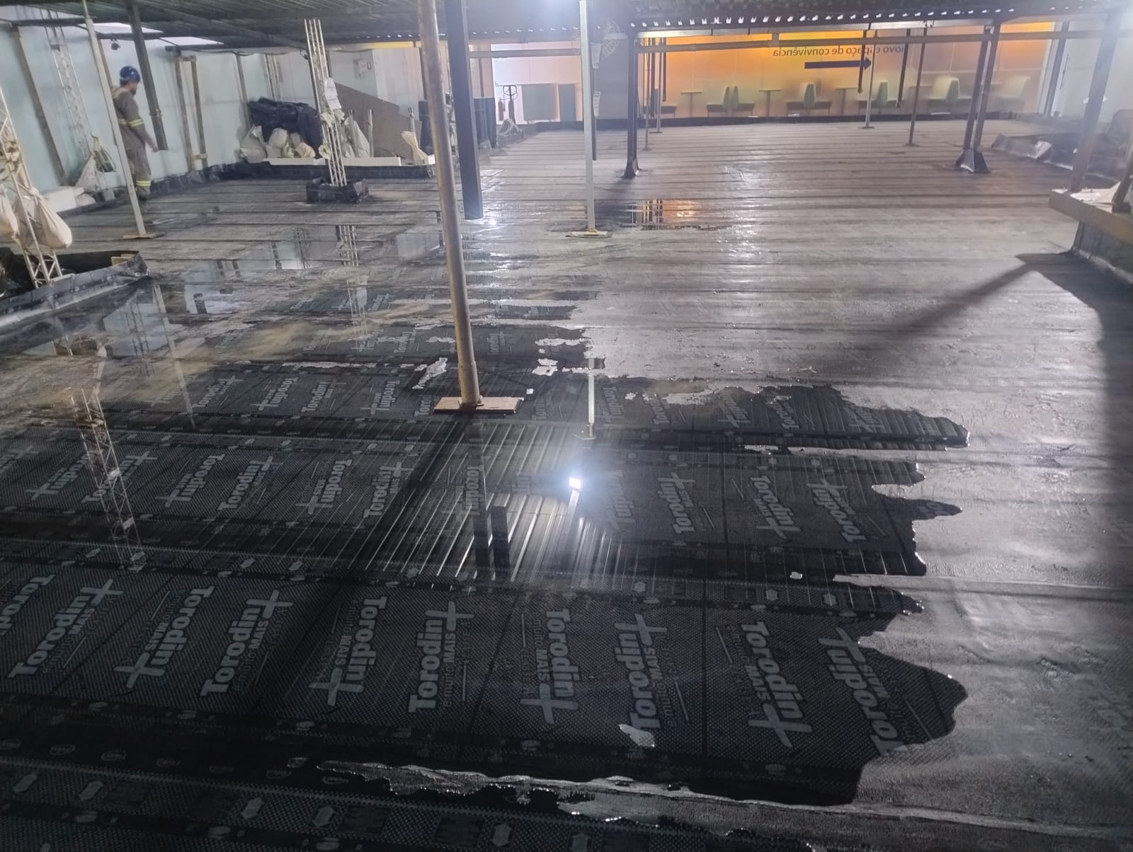 Aplicação de produto impermeabilizante Torodin
